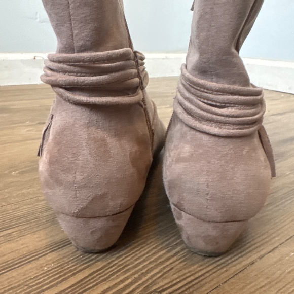 Fergalicious by Fergie BoHo booties - Picture 5 of 8